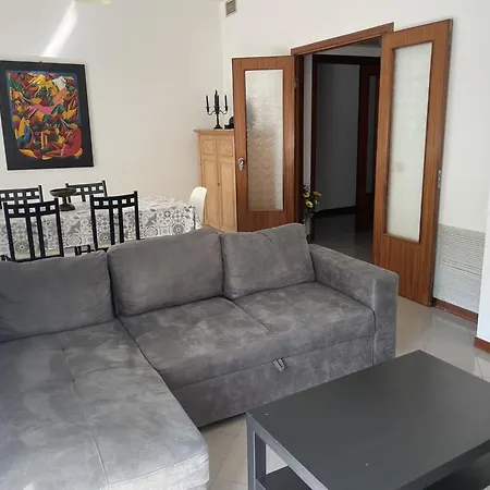 In Near The Apartman *